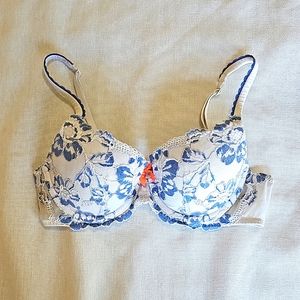 Victoria’s Secret Lined Demi Lace Dentelle Bra White & Blue 32C